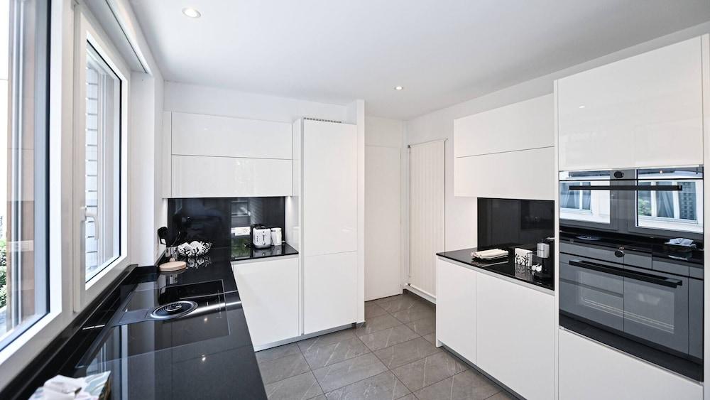 One & Only Lake View Apartment