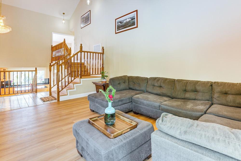 7 Mi to Dtwn San Jose: City-view Family Getaway