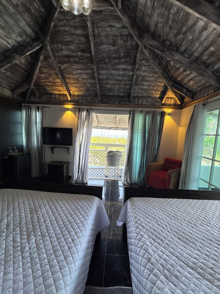 DAYMOND BLUE TROPICAL LODGE