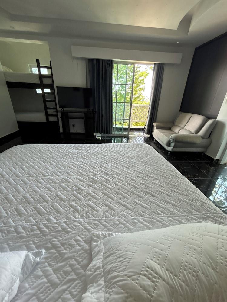 DAYMOND BLUE TROPICAL LODGE