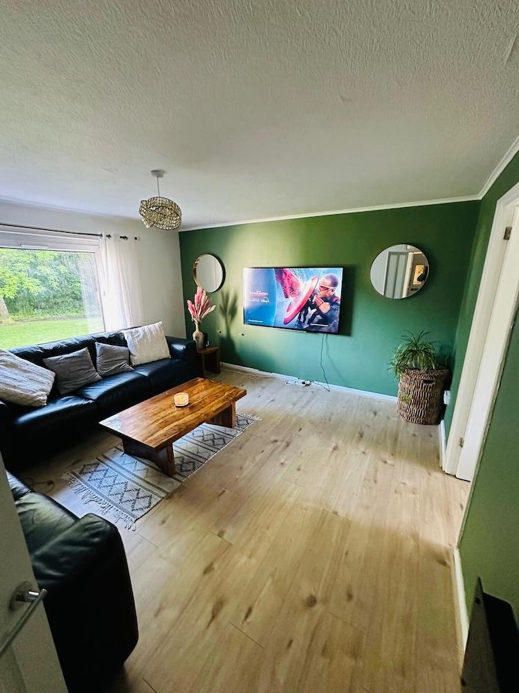 Cumbernauld Apartment With 3 Bedrooms