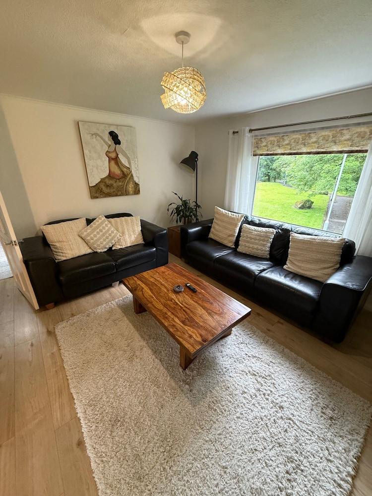 Cumbernauld Apartment With 3 Bedrooms