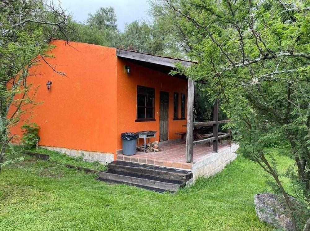 Los Pocitos Cabañas y Hotel