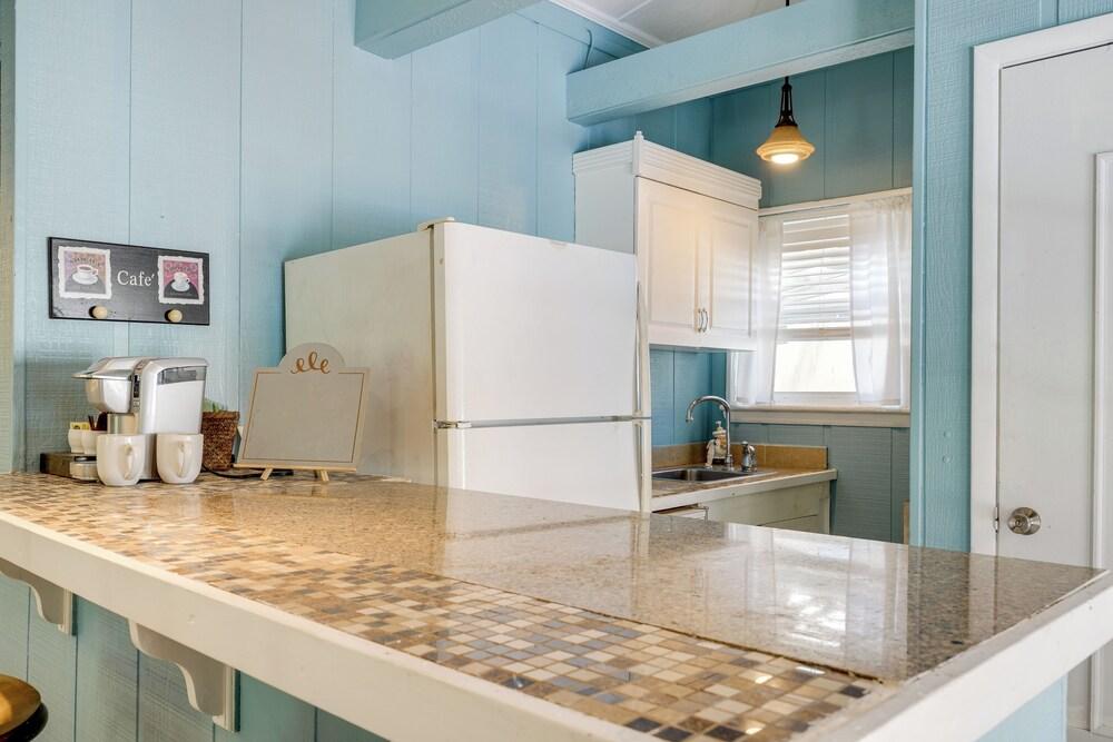 4 Mi to Downtown Chattanooga: Vibrant Studio