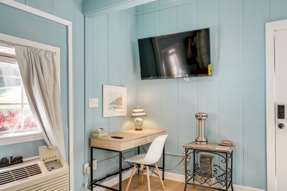 4 Mi to Downtown Chattanooga: Vibrant Studio