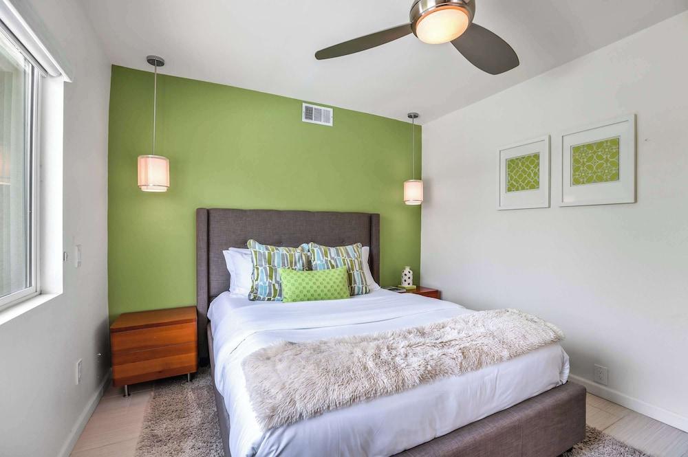 Villa L'orange Pool and Hot Tubs