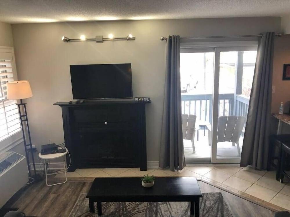 Freshly Upgraded Cozy Studio