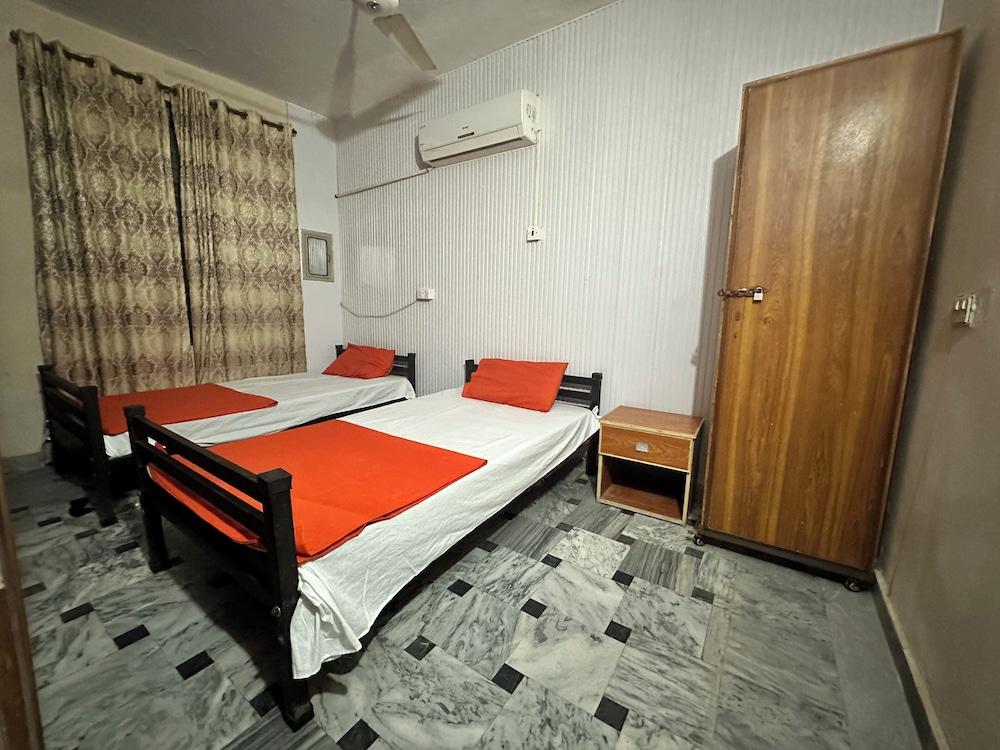 Professional Lahore Hostels