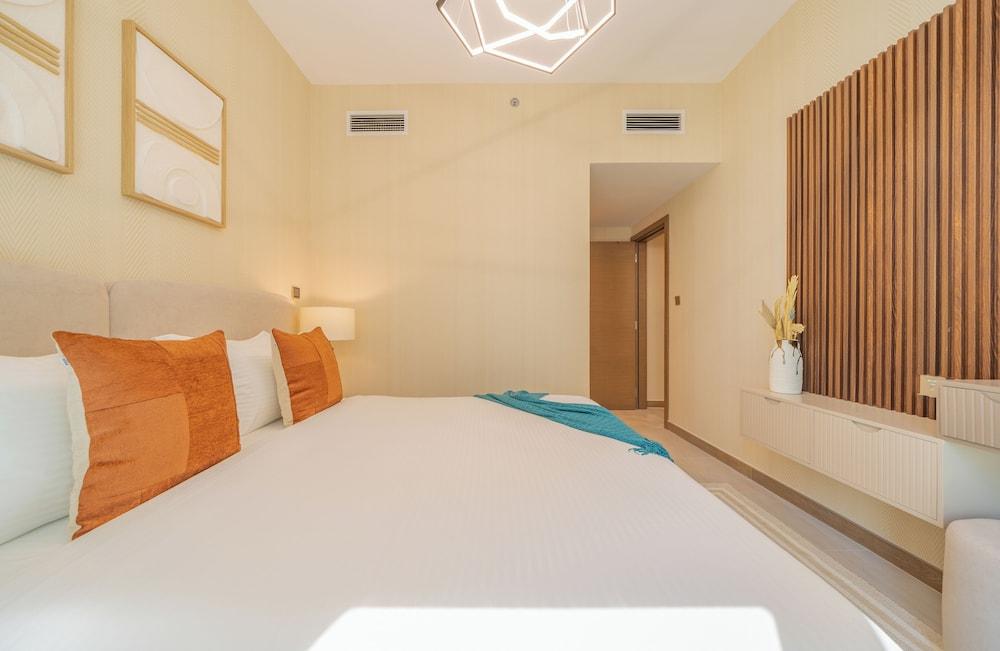 Impressive 2BR Apt with Premium