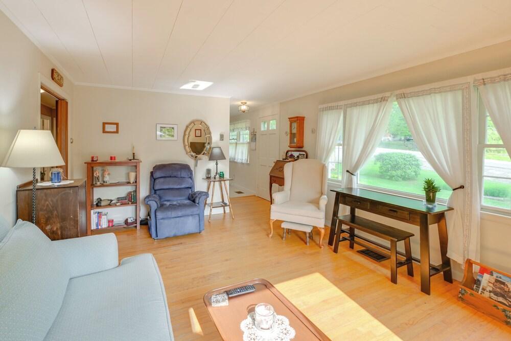 1 Mi to Main St: Charming Elsworth Home w/ Yard!