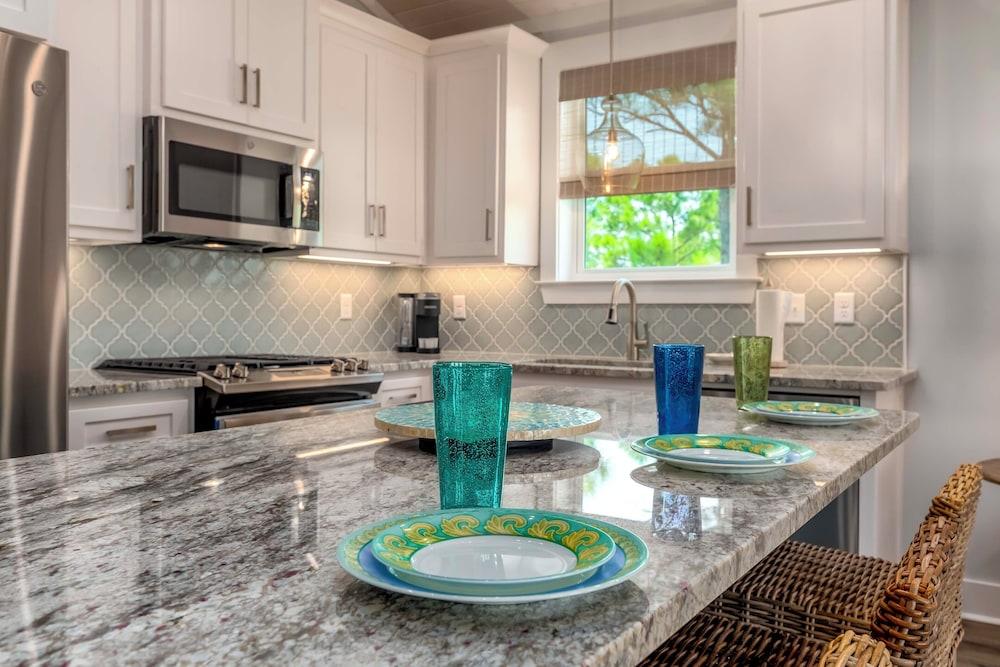 Luxe Family Condo w/ Gulf View in Dauphin Island!