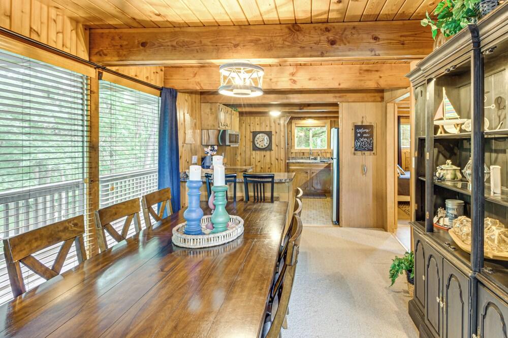 Canal Across Street: Family Cabin in Breezy Point!