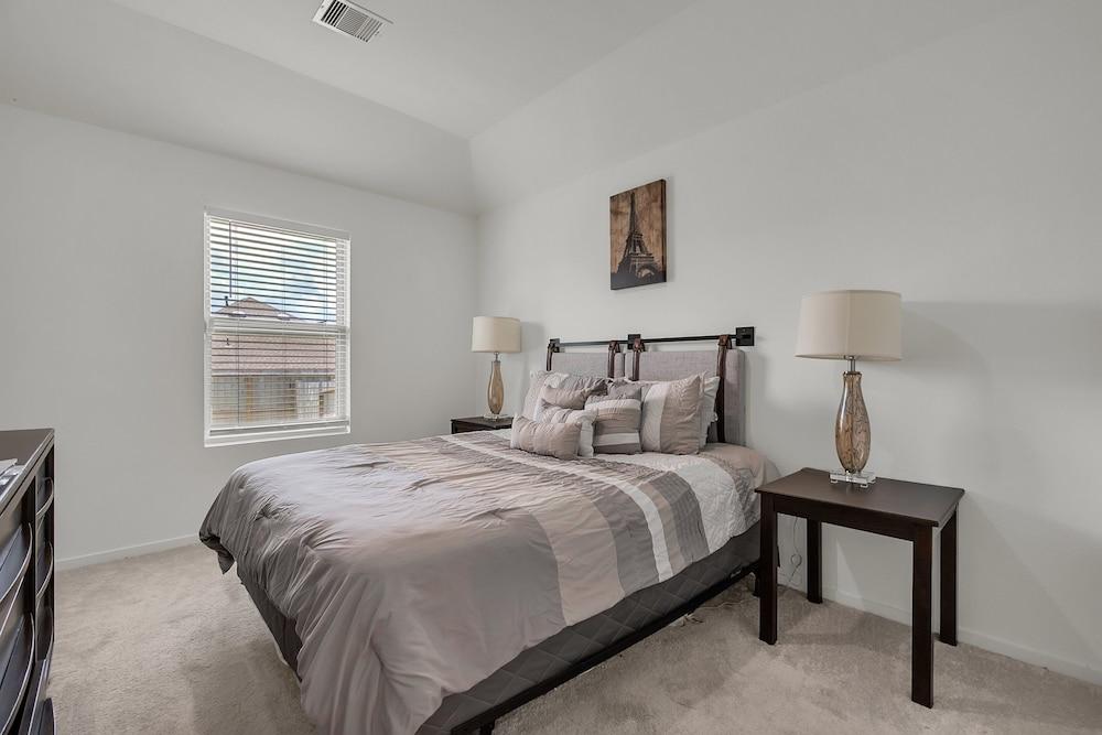 Spacious 3br Retreat Near Lake Conroe 3 Bedroom Home