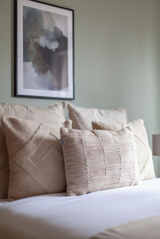 Trendy Flat in St Katharine