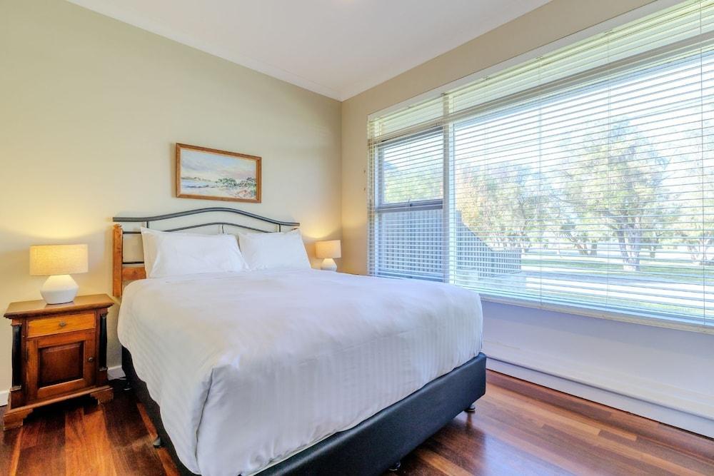 Emu Point Beach Cottages