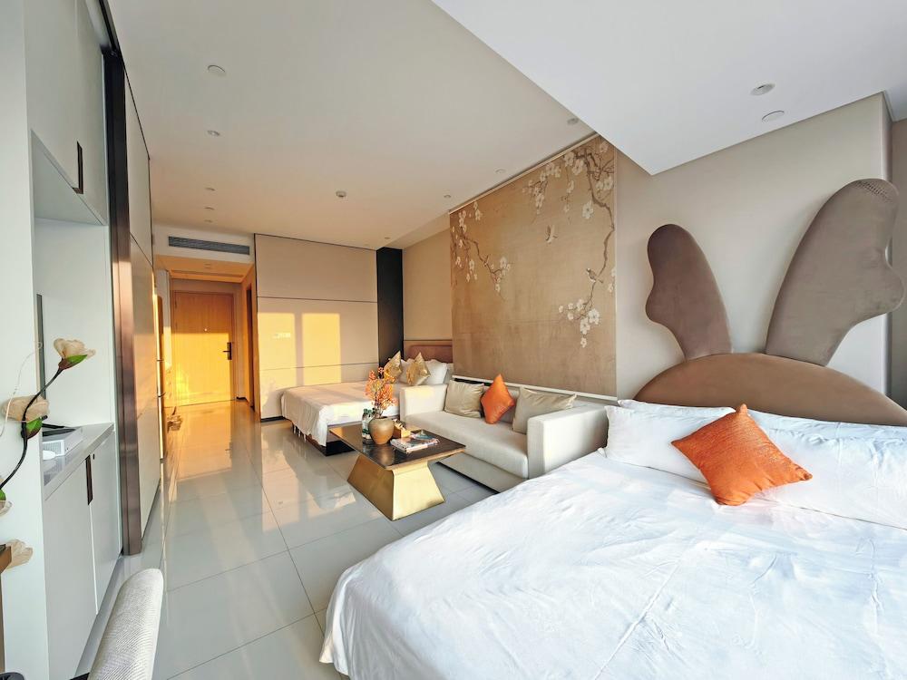 Interact China Fine Condo - Novotown