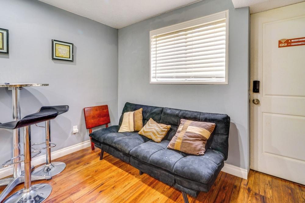 12 Mi to Temple Square: Cozy + Convenient Apt!