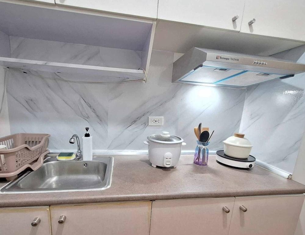 Homey 1BR With Balcony City View in Grace Res