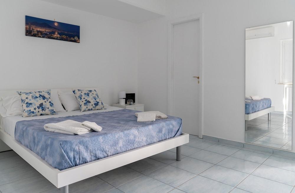 La Perla Blu - De Vivo Realty