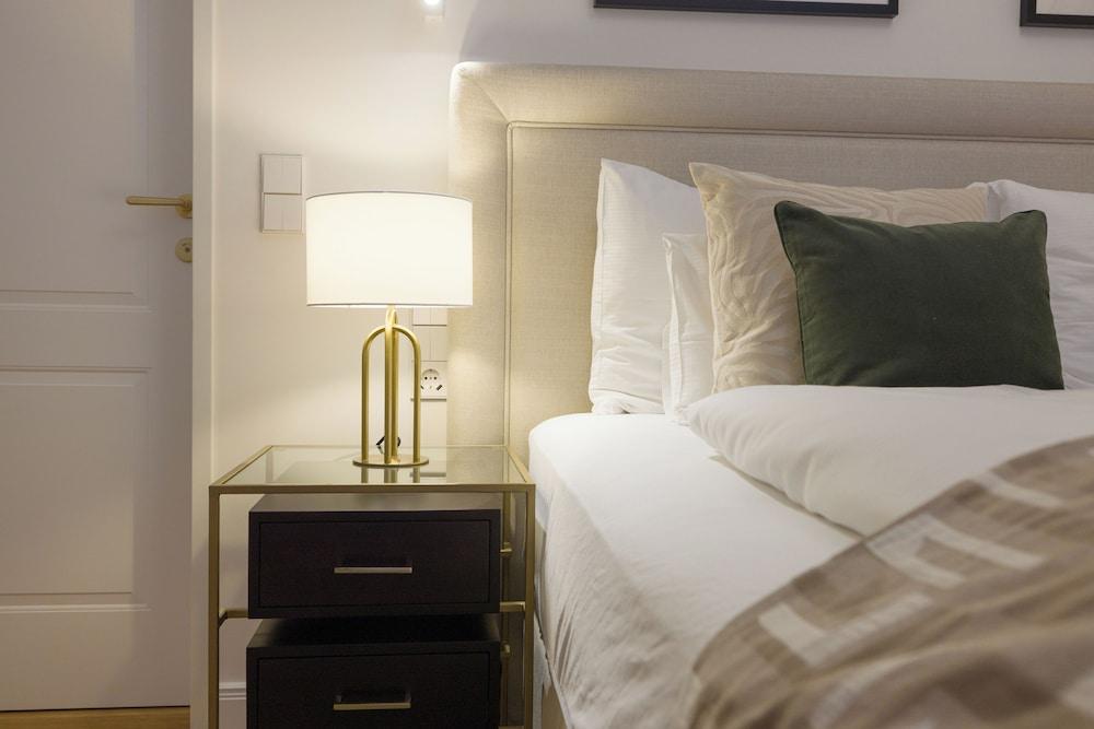 RAFAEL KAISER - Signature Apartments