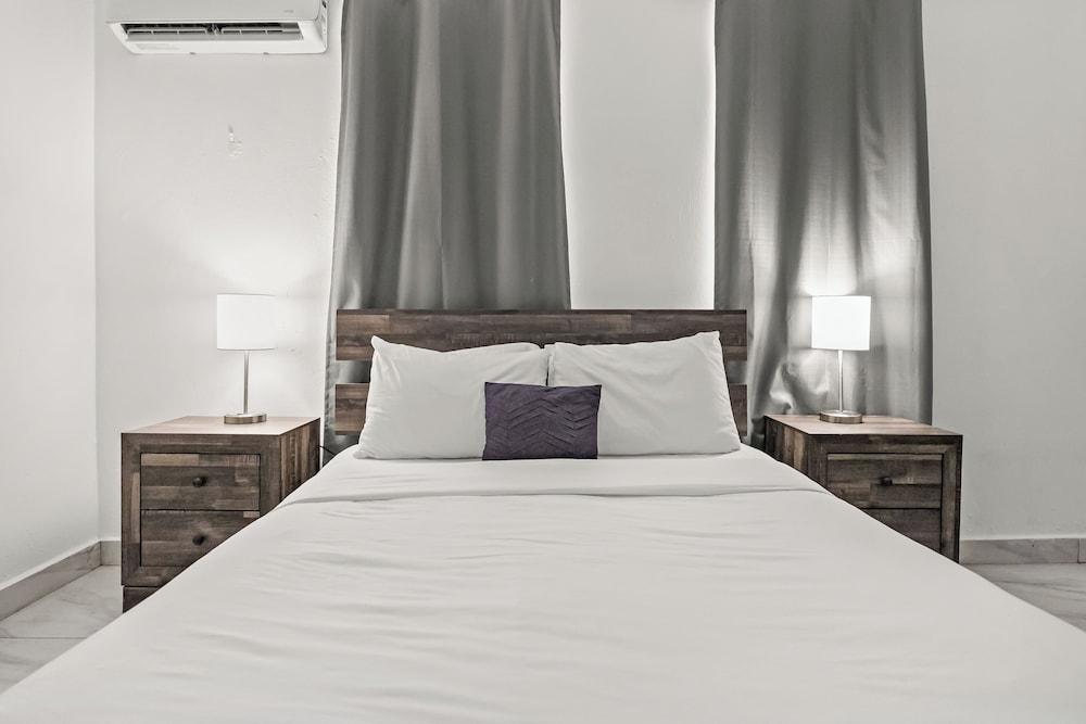 Private Pool Near the Beach Pet Friendly