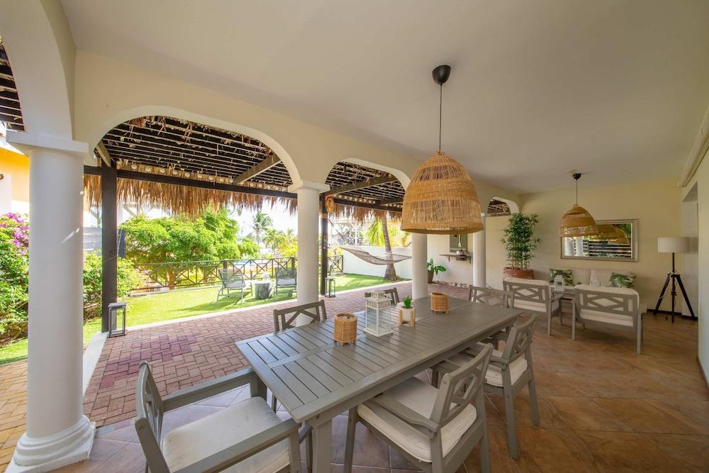 Tropical Garden Escape at Masbango - Jan Thiel