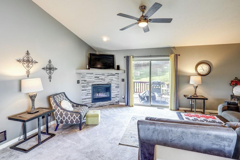 4 Mi to Offutt AFB - Family Home in Omaha Suburbs!