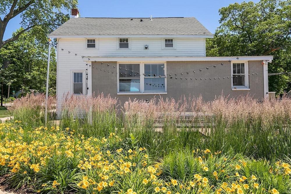Saugatuck Harbor House