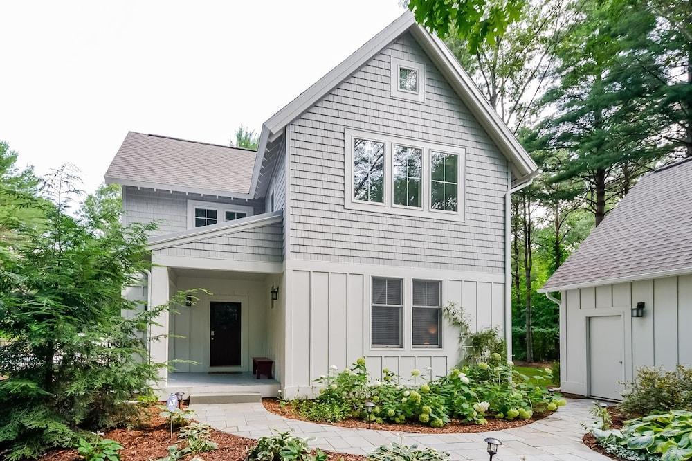 Lake Trail Treehouse