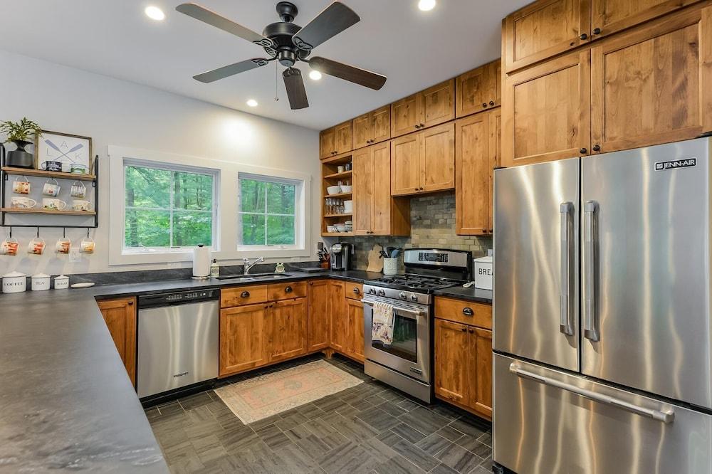 Lake Trail Treehouse