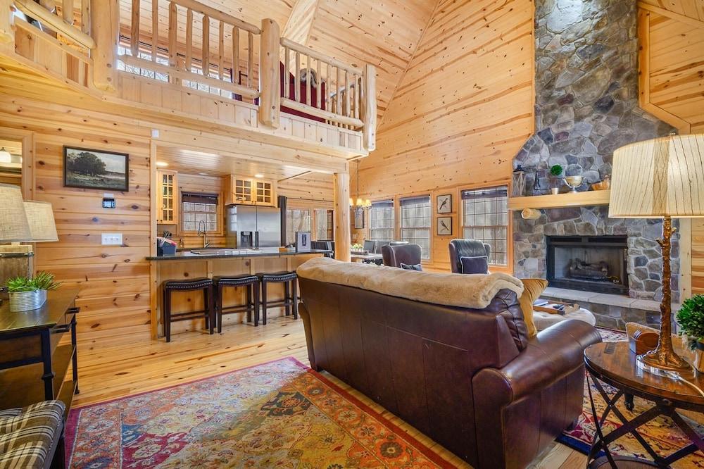 Timber Nest Goshorn Lake Dock, Pool, Town HOT Tub!