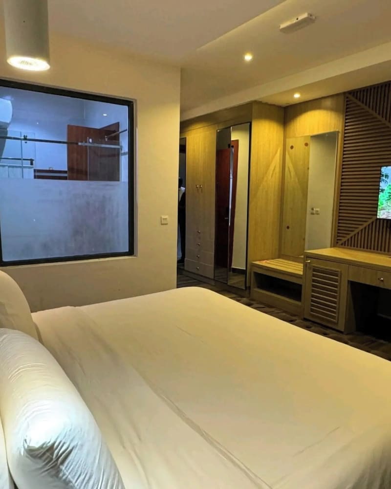 The Rollins Hotel And Towers