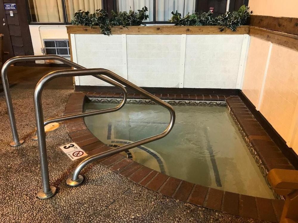 Superior & Sage Hotel