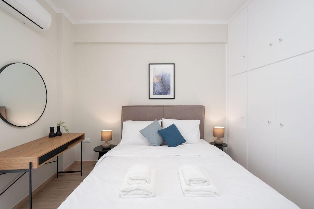 Classic Apartment in Piraeus, walk to Zeas Marina