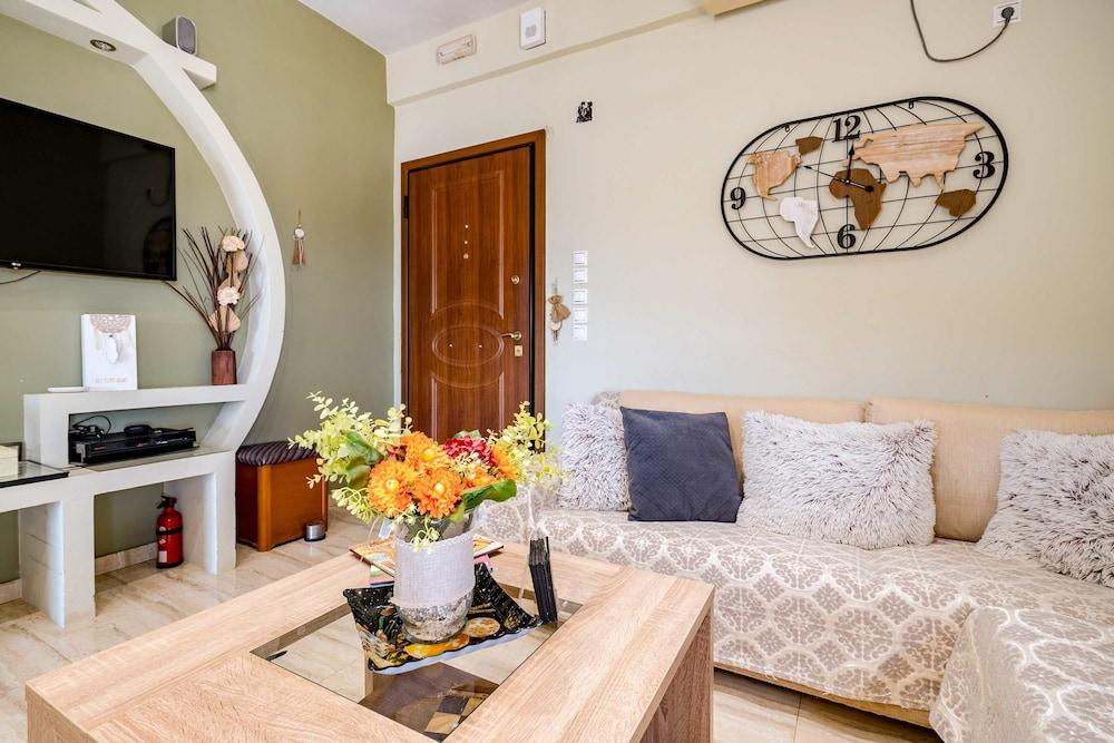 Peaceful Hilltop Apartment With Balcony Sea View