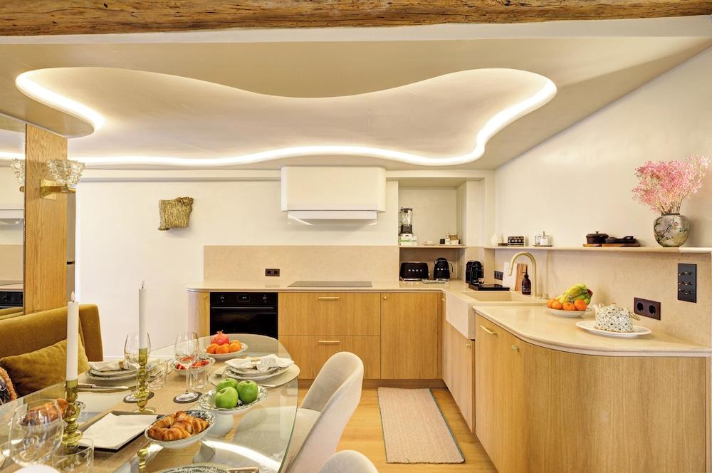 Champs Elysees AC Luxe with Terrace