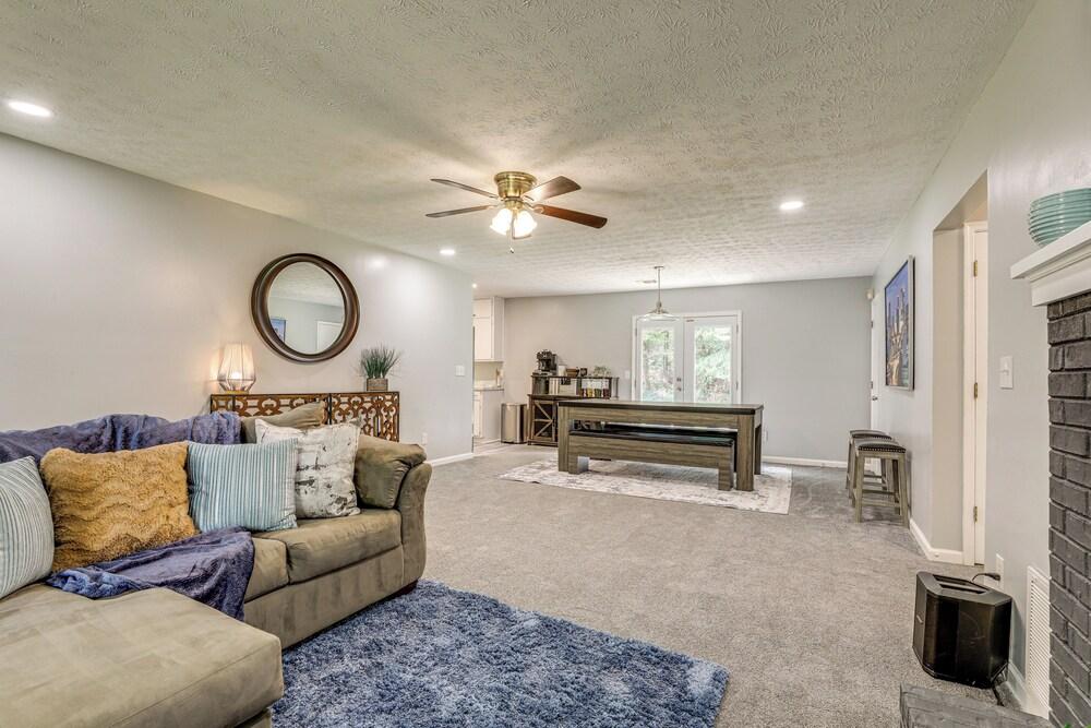 Ping-pong & Pool Table: Peaceful Stonecrest Escape