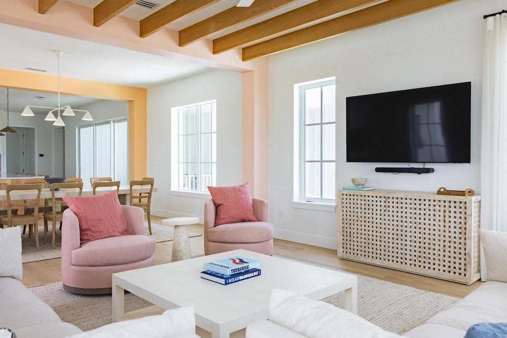 New Waterfront Home - Dreamside House