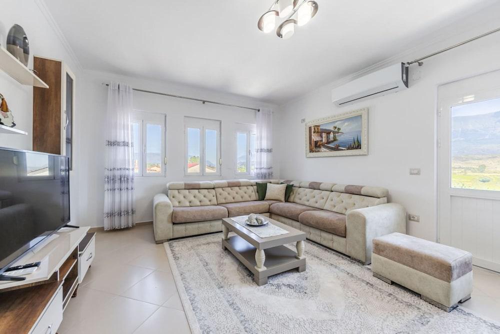 Hometown Apartment 2