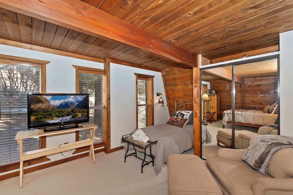 Yosemite Pines Cabin - Sleeps 6