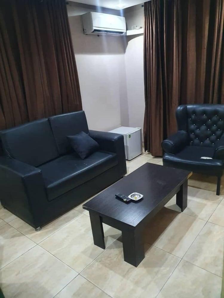 Valley Point Hotel and Suites