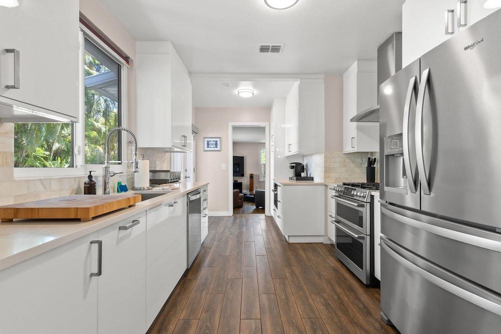 NEW Sunset Serenity - South Tampa Home With Pool