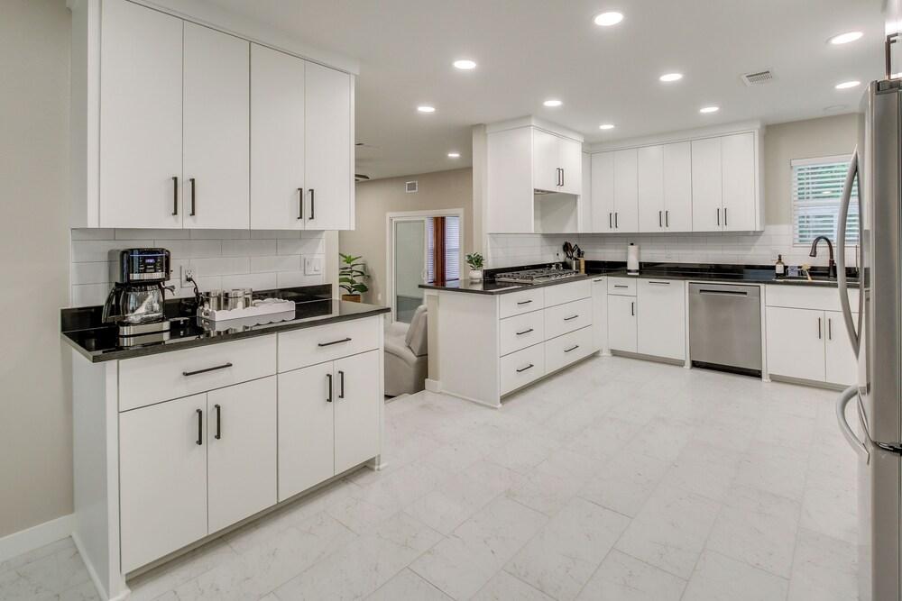 6 Mi to Dtwn: Hot Springs Abode w/ Yard!