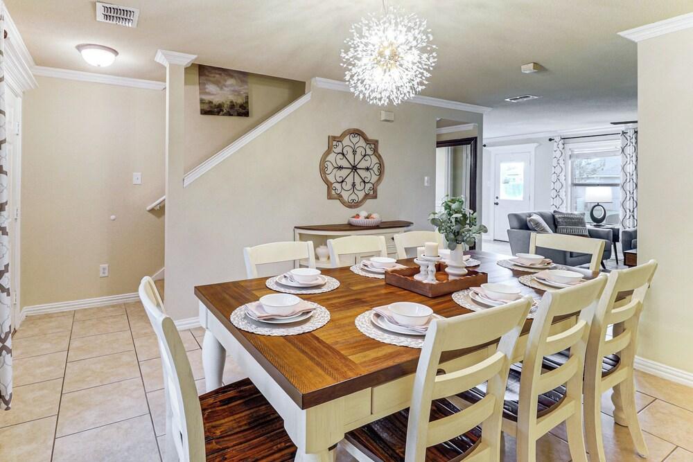 Near At&t Stadium & Six Flags: Texas Family Home!
