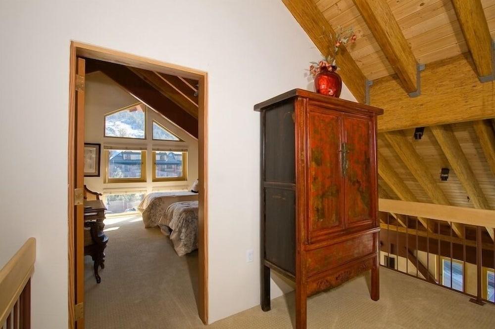 Downtown Penthouse 4 Bedroom Condo