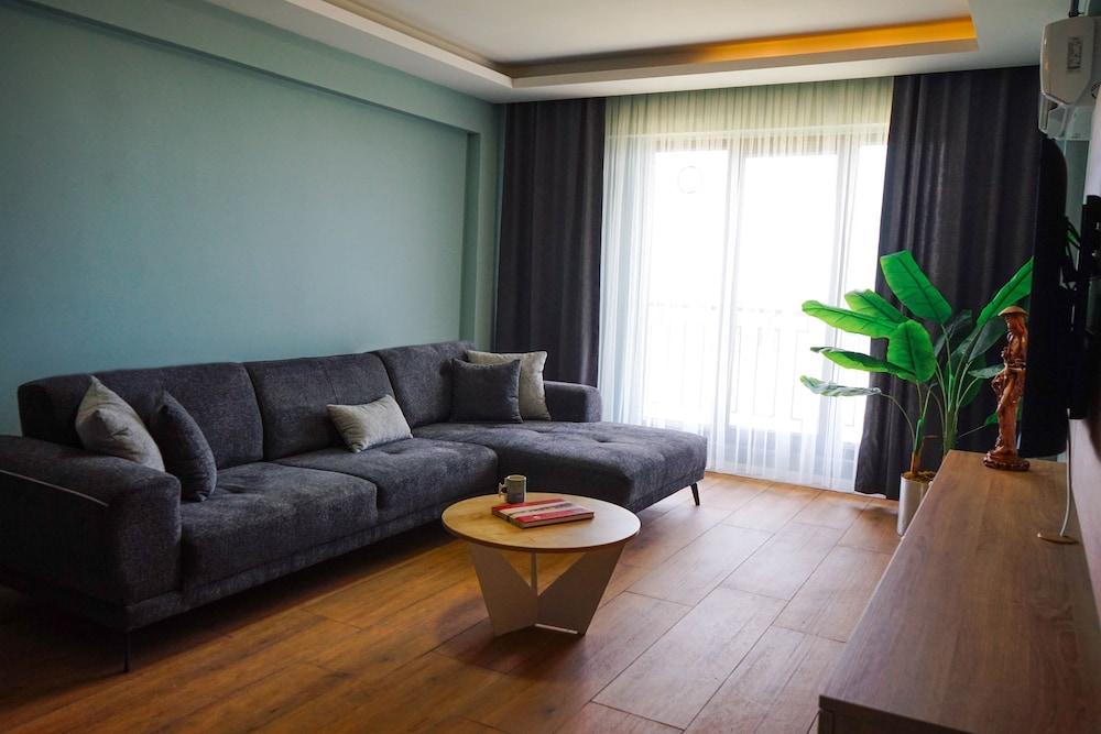 Lemon Suites & Restaurant