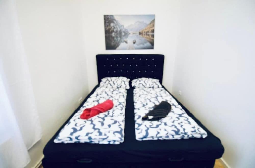 Cozy 3BR Apartment  Near Augarten Park