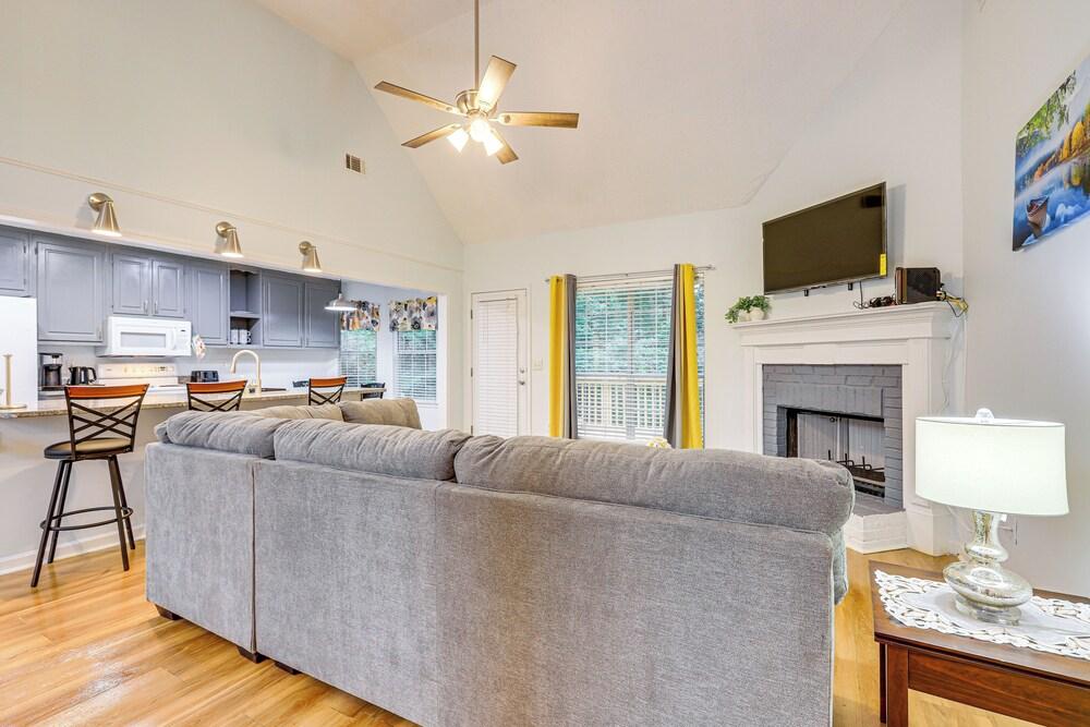 7 Mi to Dtwn Covington: Bright Home w/ Deck & Yard