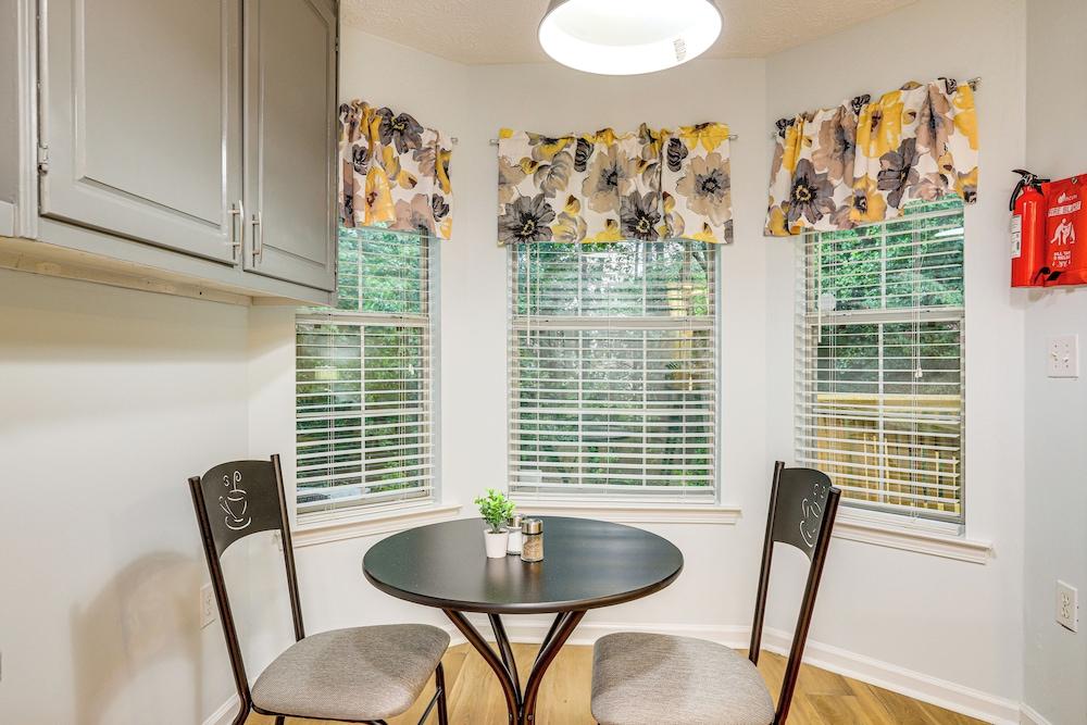 7 Mi to Dtwn Covington: Bright Home w/ Deck & Yard