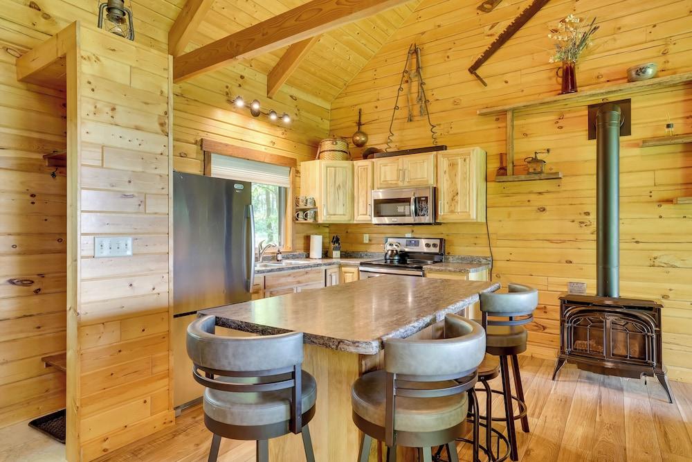 'moss Hill' Haven Near Trails in Mindoro